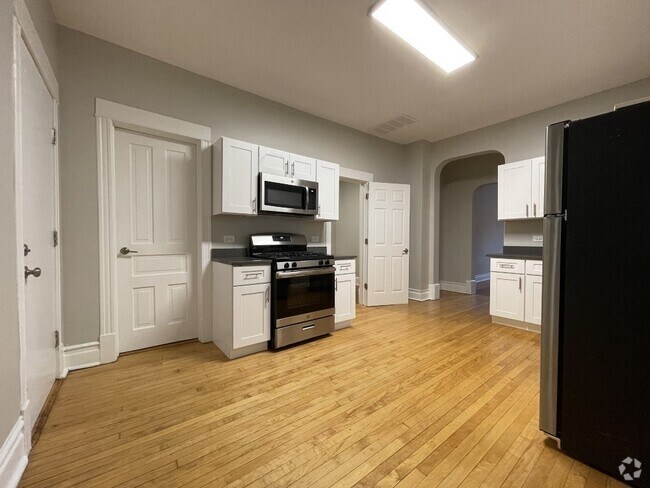 Kitchen with stainless steel appliances - 1841 N Hermitage Rental