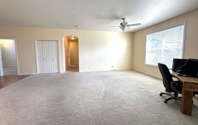 Photo - 163 Waterloo St