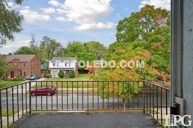 2030 Wyndhurst Rd