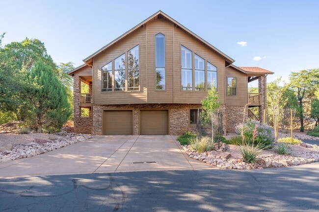 Building Photo - 2500 E Scenic Dr