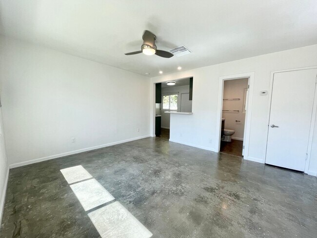 Photo - AVAILABLE NOW! Studio Apartment in Palm Sp... Unit 5