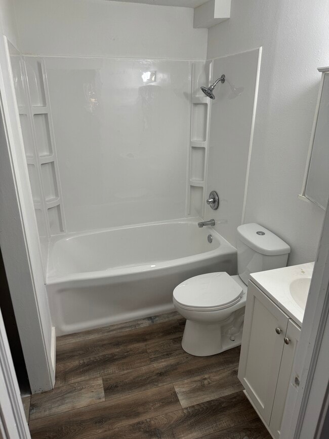 Photo - 907 Wood Ave