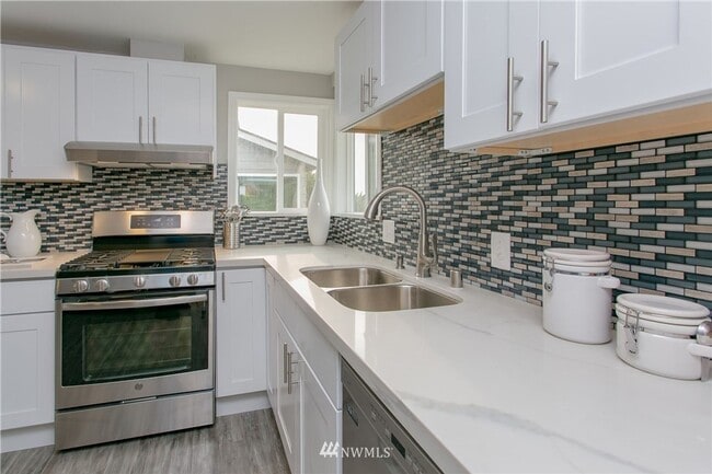 Photo - 4722 47th Ave SW