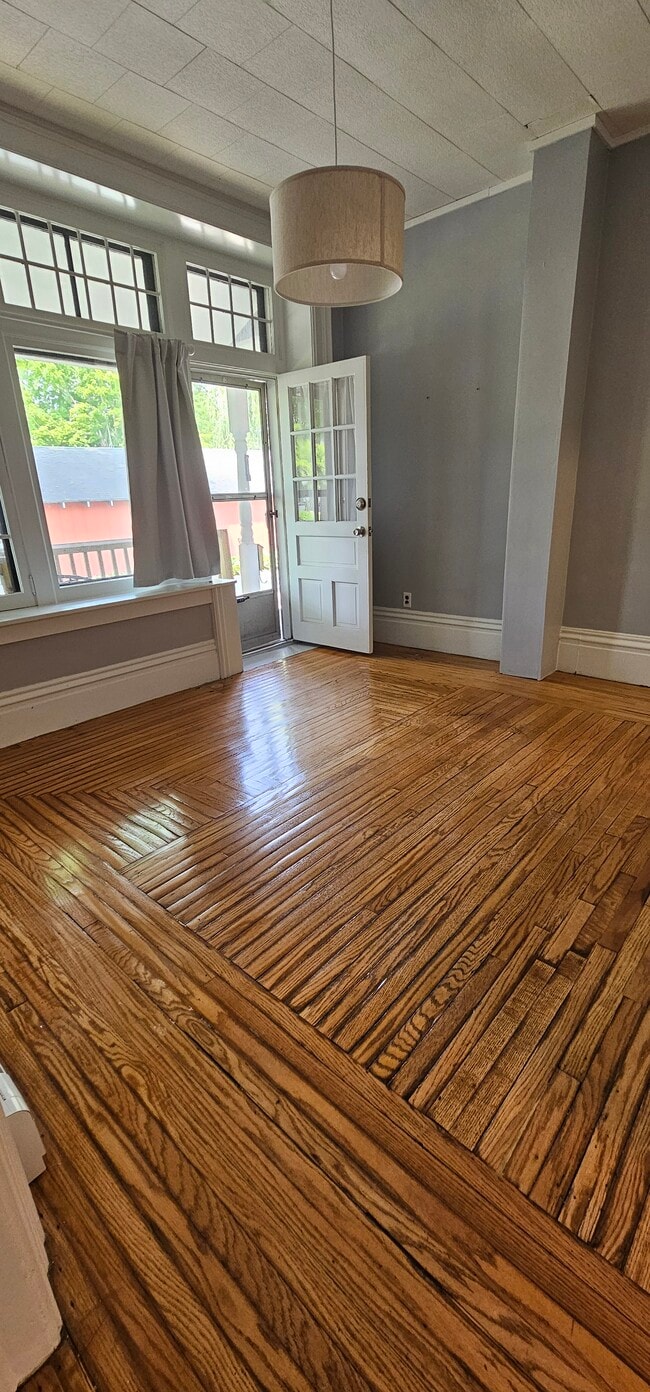 19 E Pierce St Unit 4