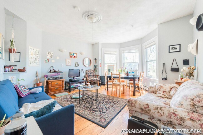 394 Centre St Unit 2