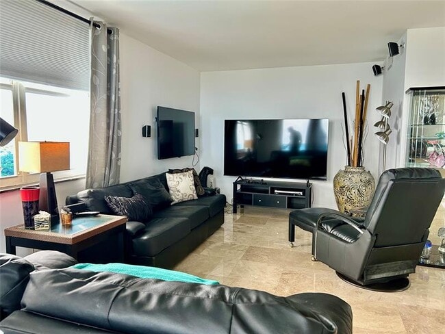 Photo - 2639 N Riverside Dr Unit PH3