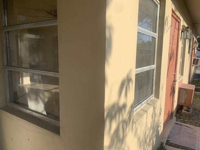 Entrance - 2721 SW 8th St Unit 2