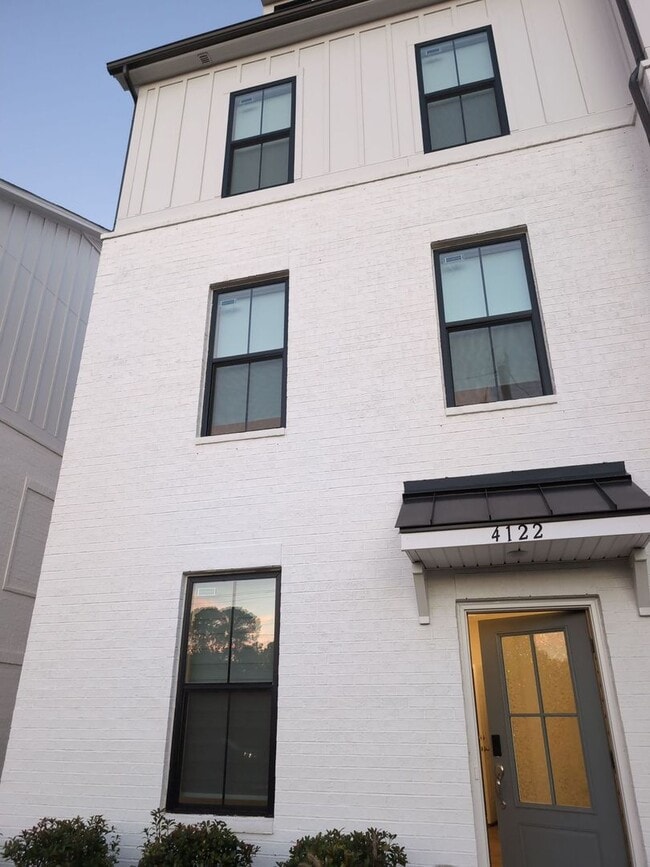 Building Photo - Beautiful End Unit Townhome in the Alexander Providence Community!