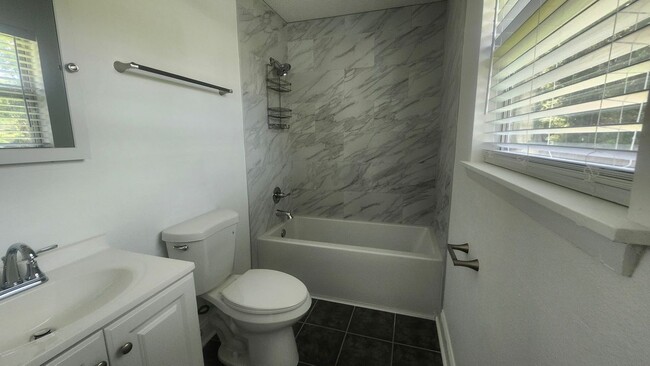 Photo - 206 Canberra Ct