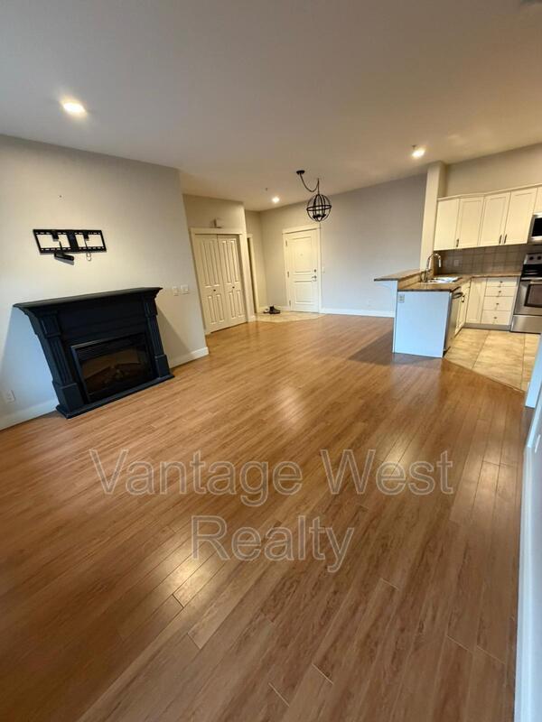 Photo - 2551-2551 Shoreline Dr