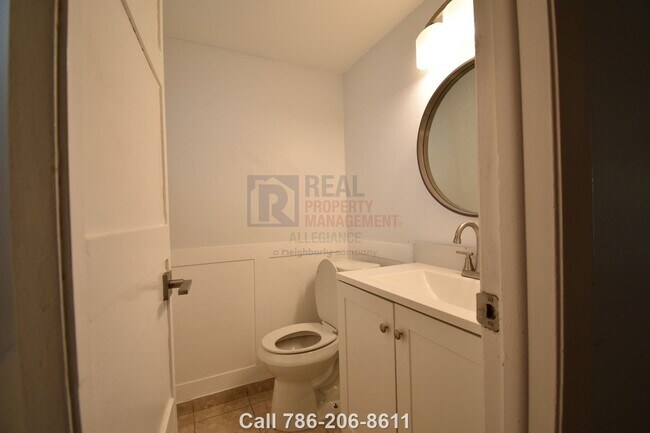 Photo - 1605 Meridian Ave