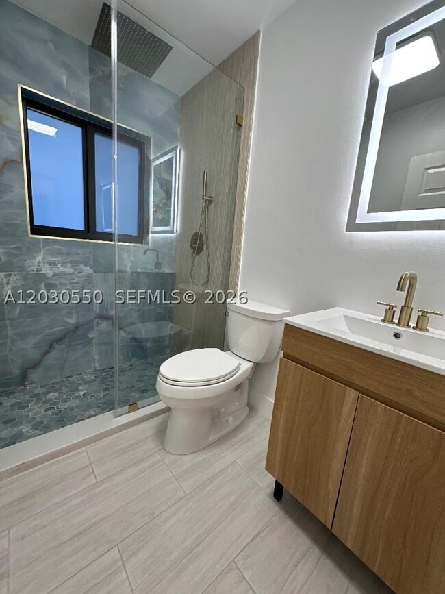 Photo - 2750 Washington St