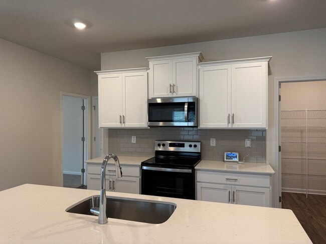 Photo - Spacious 5-Bedroom Home for Rent in The Falls – Modern, Comfortable, and Move-In Ready