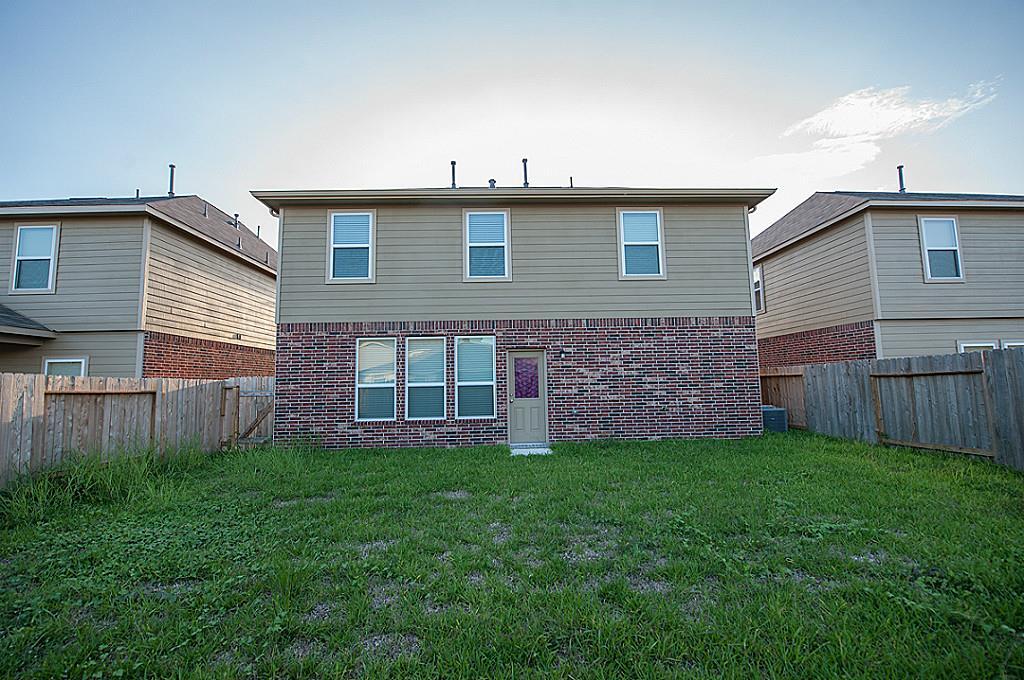 Photo - 18519 Each Elm Way