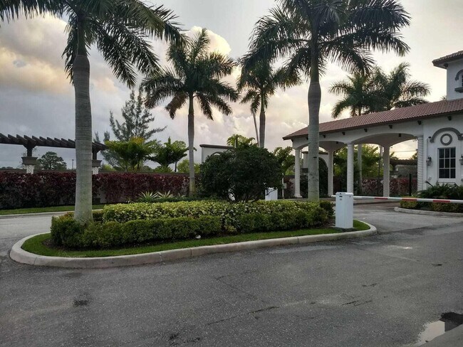 Photo - 4182 Napoli Lake Dr