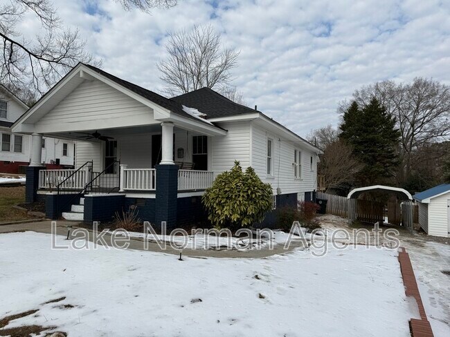 Photo - 318 N Academy St