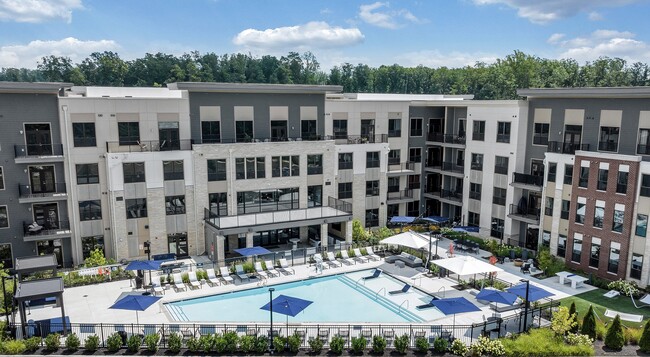 Building Photo - Luxe 360 on Centerpointe Rental