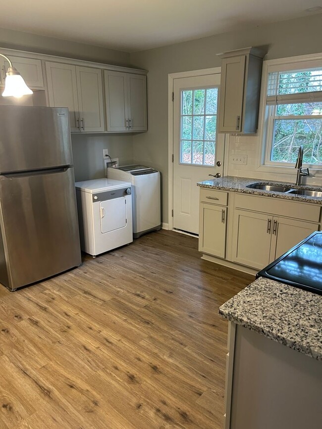 Photo - 128 Turner St