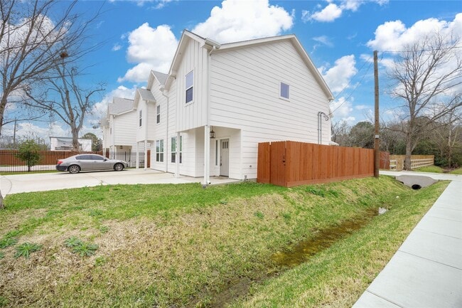 Photo - 2753 Redrock St Unit B