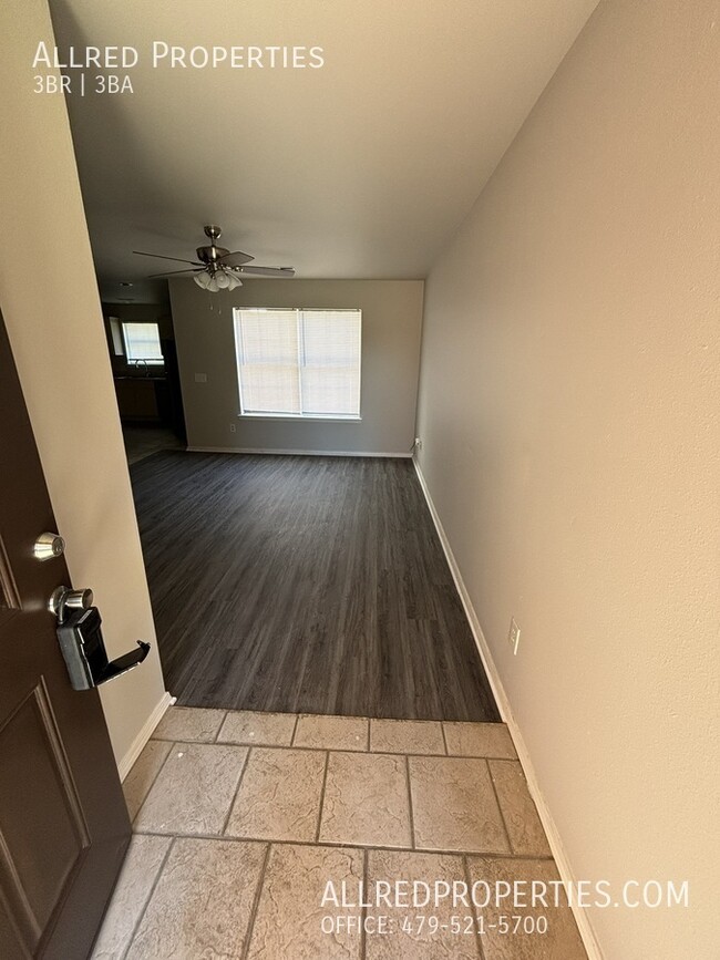 Photo - 954 N Daisy Ln