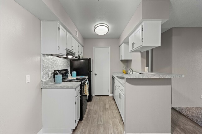 Photo - River Oaks Apartments