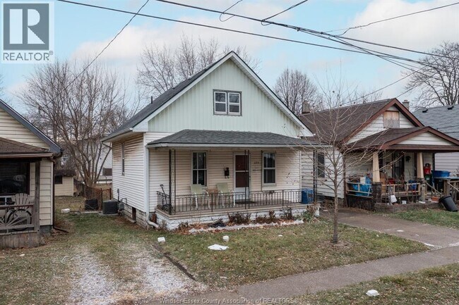 Photo - 623 Tournier St