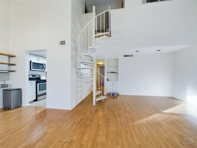 Photo - 2401 Leon St Unidad 303