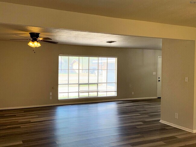 Photo - 4205 York St