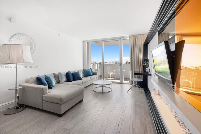 Photo - 1100 West Ave Unit 827