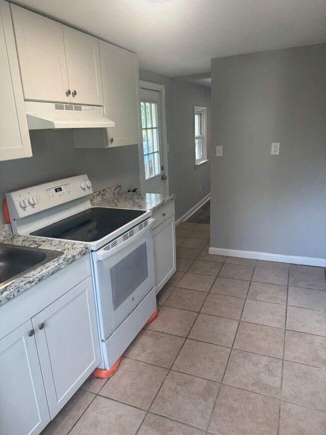 Photo - Charming 3 bedroom, 1 bath recently update...