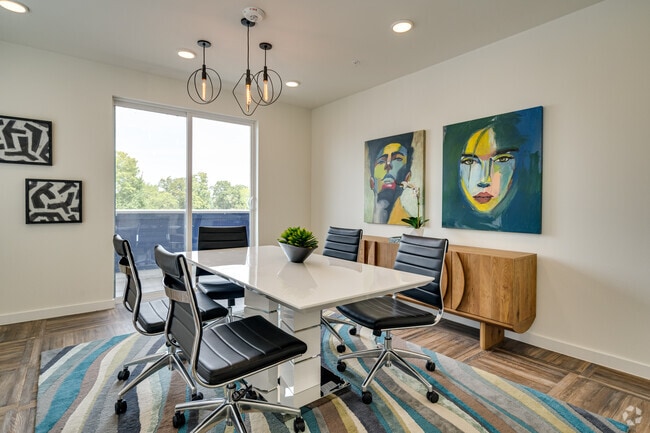 1BR, 1BA - 739SF
