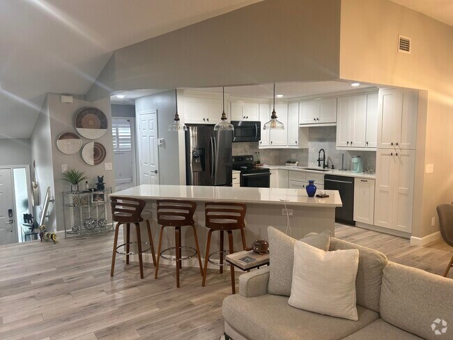Building Photo - 5710 Coach House Cir Unit F