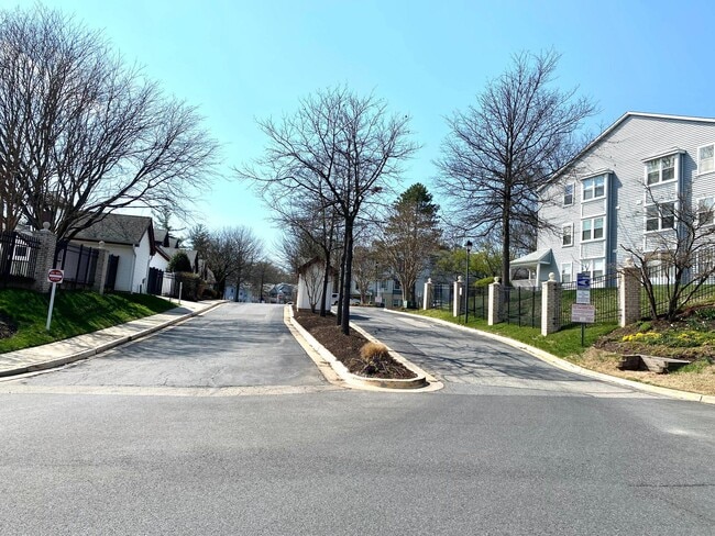 Photo - 3313 Sir Thomas Dr Unit 23