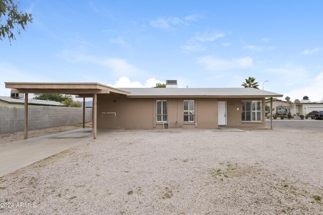 Building Photo - 1227 E Wayland Dr Rental