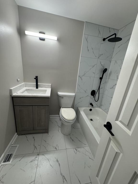 Photo - 423 S Park Blvd