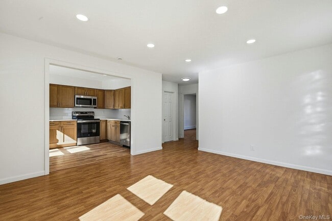 Photo - 35 Yennicock Ave