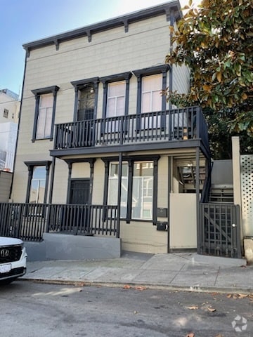 Building Photo - 637 Linden St Unit . Rental