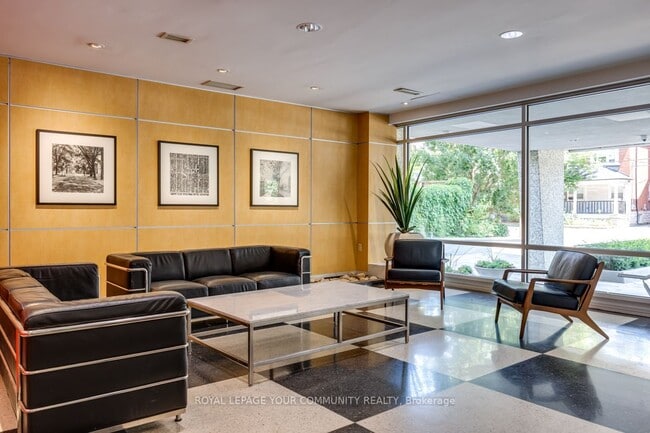 Photo - 74 Spadina Rd