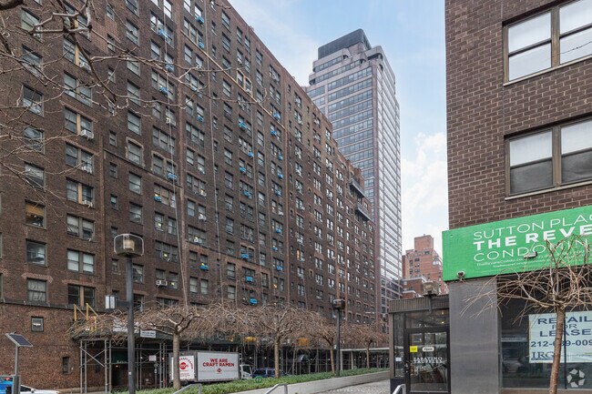 Photo - Saint James' Tower