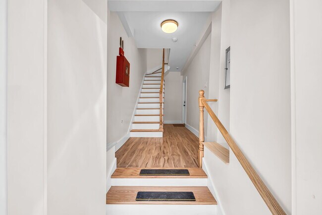 Photo - 465 E 8th St Unidad 3