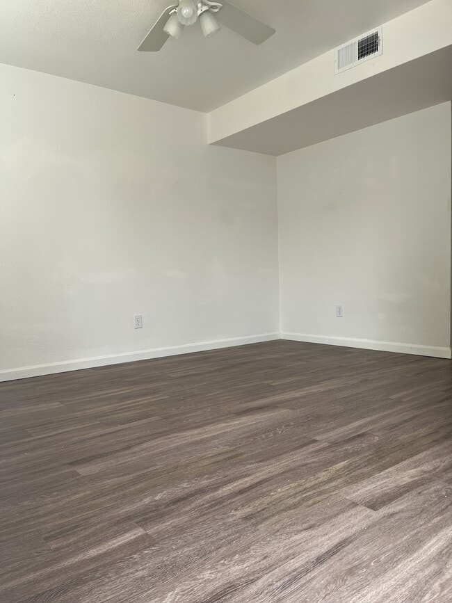 Photo - 1335 Hobart Dr Unit 1