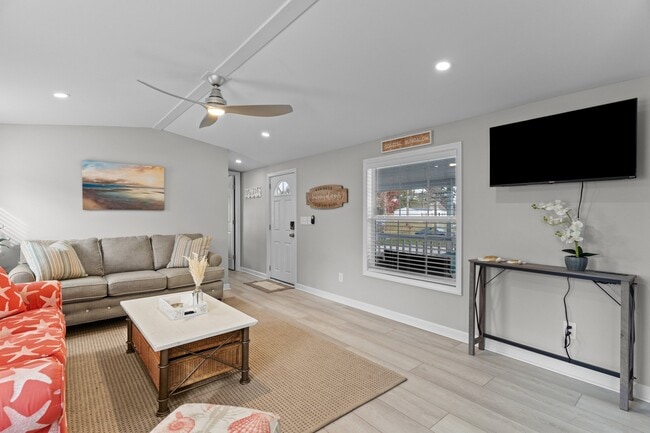 Photo - 1868 W Long Acres Dr SW