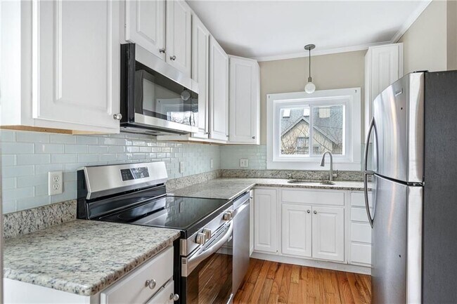 Building Photo - 427 Spring St Unit 2