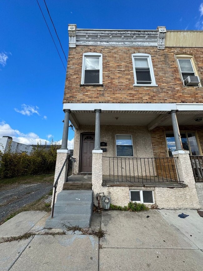 Building Photo - 620 W 2nd St