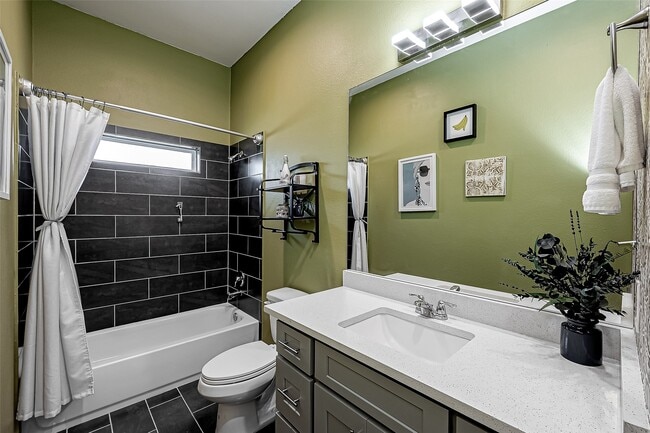 Photo - 108 Bay Oaks Dr