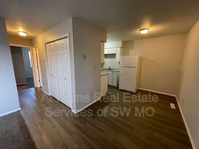 Photo - 900 S Crutcher Ave Unit Apt #4