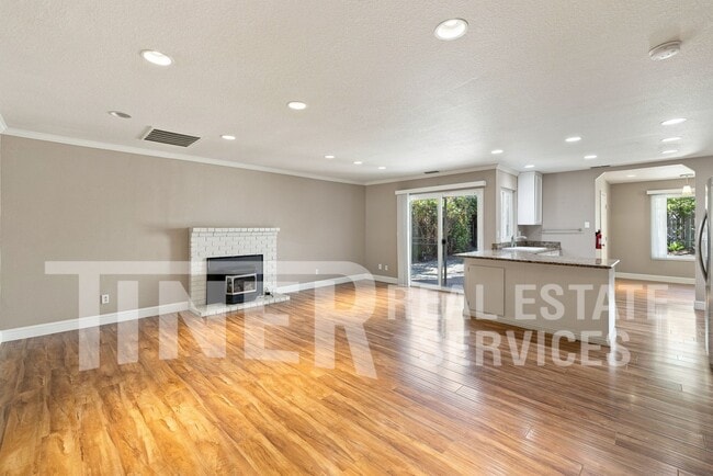 Photo - 639 Flower Dr