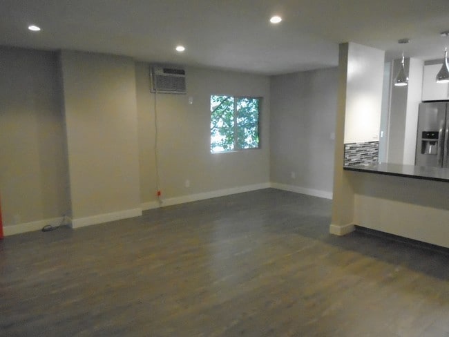 Photo - Maple Plaza Apartments