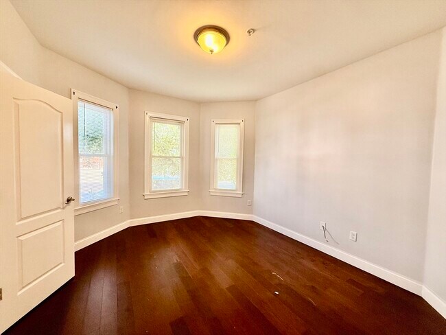 21 S Sydney St Unit 1