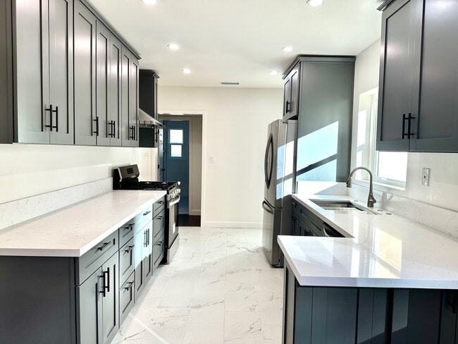 Photo - 7360 Hesperia Ave